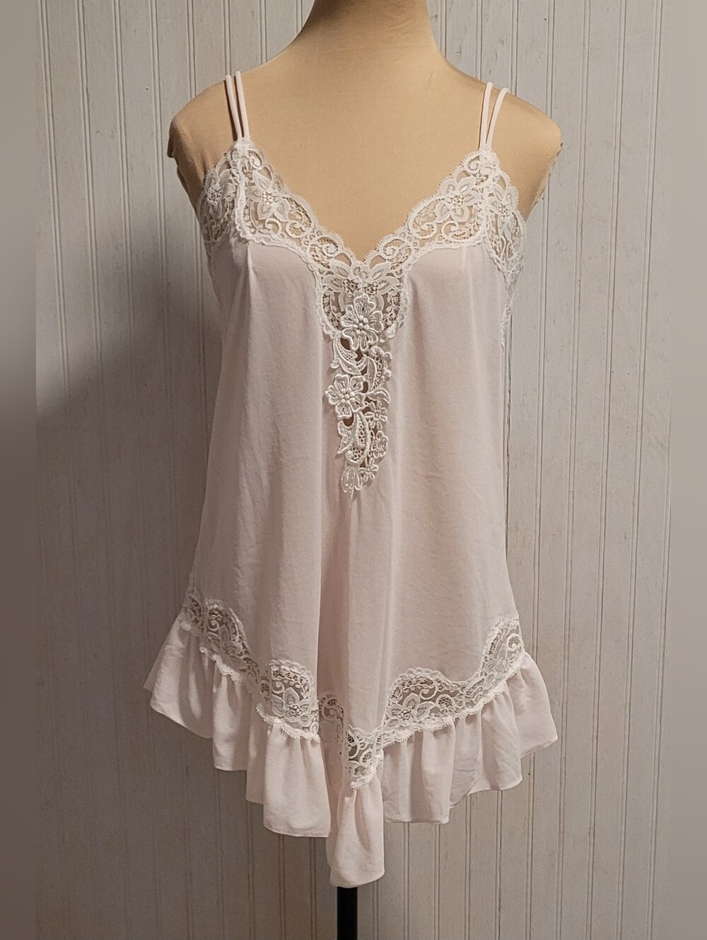 ​Vintage 90s Amaretta Lace Trim Ruffle Hem Nightie Pink Petite Made in USA